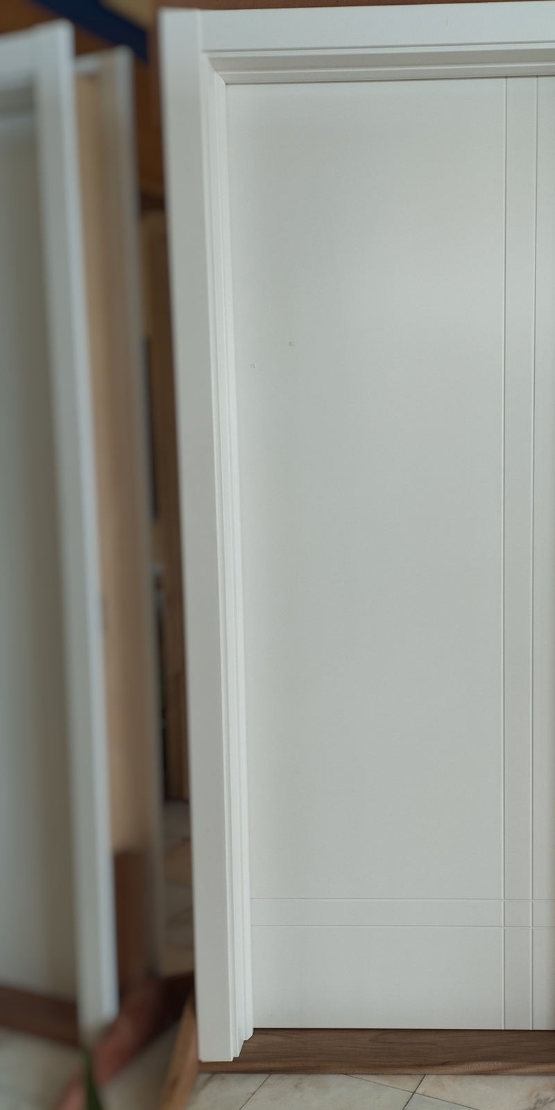 Bloco lacado com 2 frisos horizontais e 2 verticais