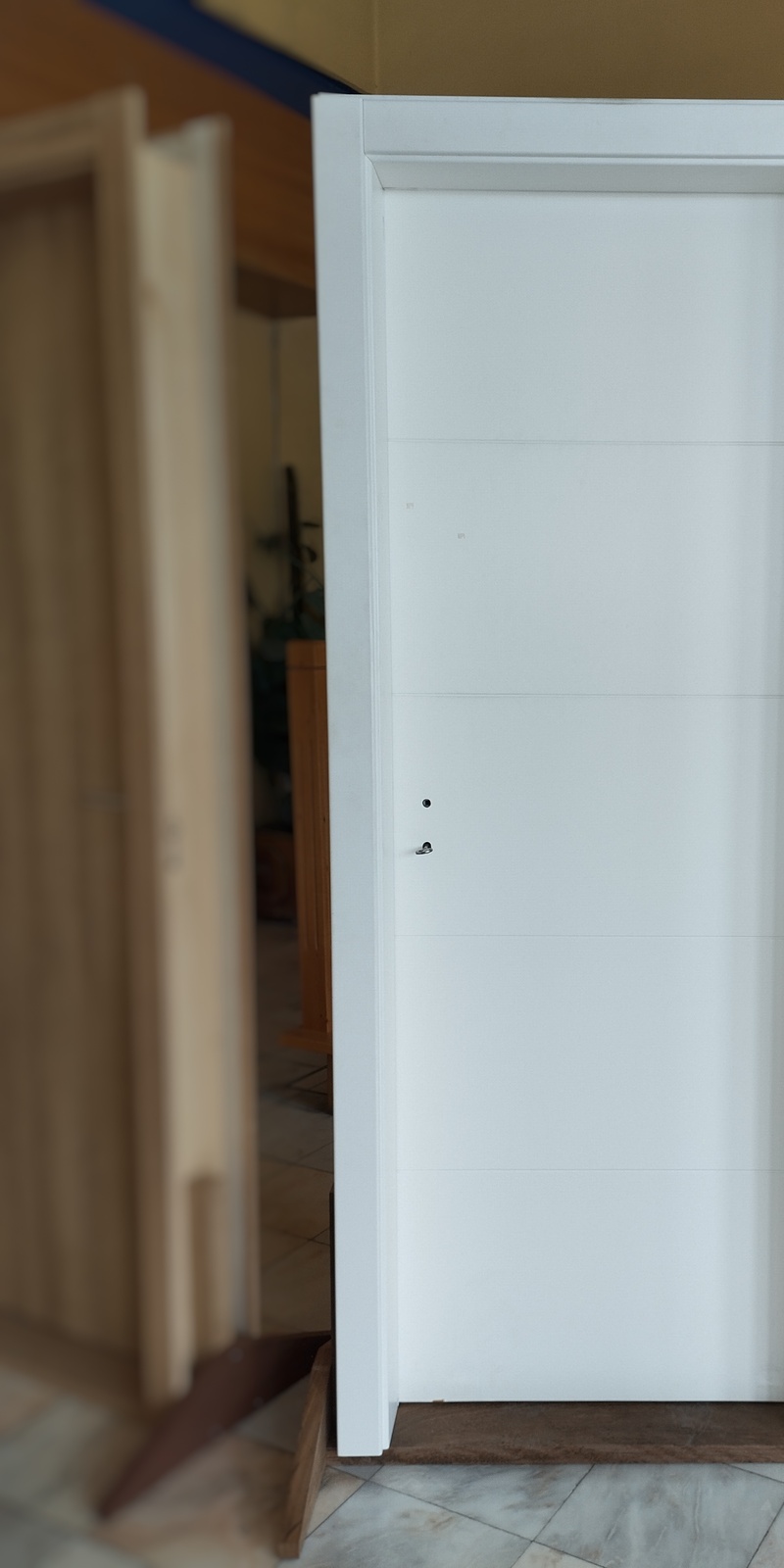 Bloco lacado com 4 frisos horizontais