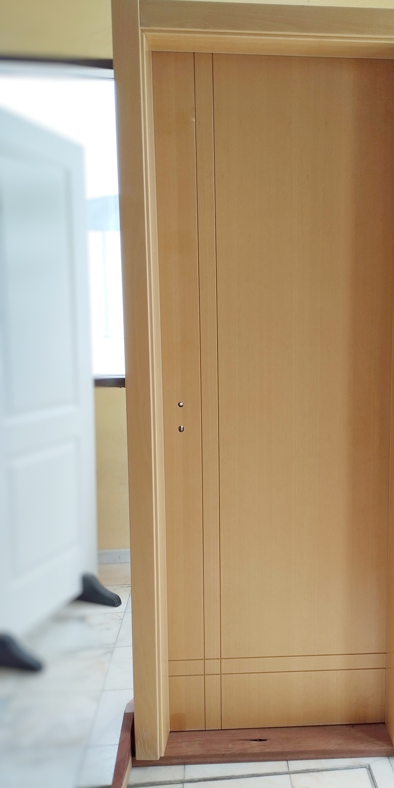 Bloco em folheado de Faia com 2 frisos horizontais e 2 verticais